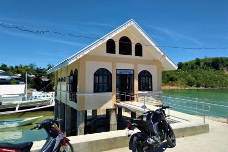 マヤ港ニューポートのツーリストオフィスの写真
