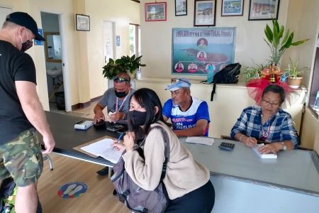 マラパスクアへの入島料の支払い